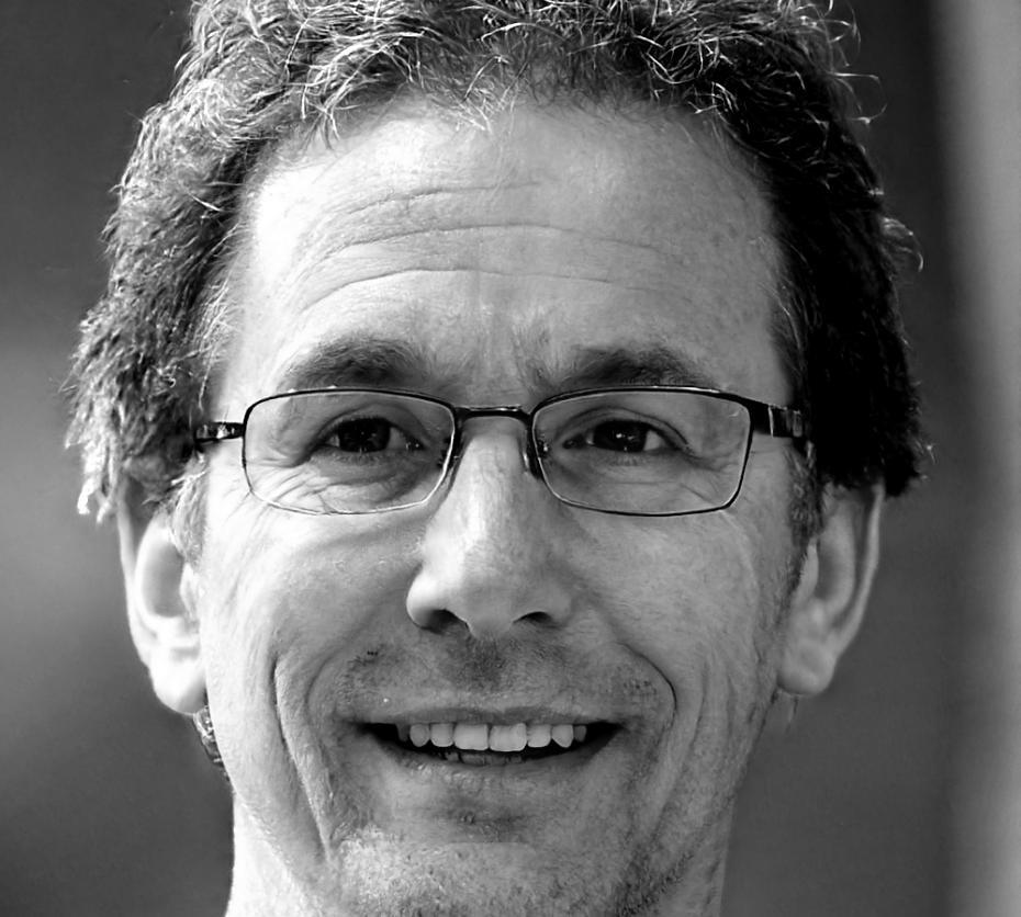 Retrato de Carlos Mendoza, Director Creativo de Sylnethara
